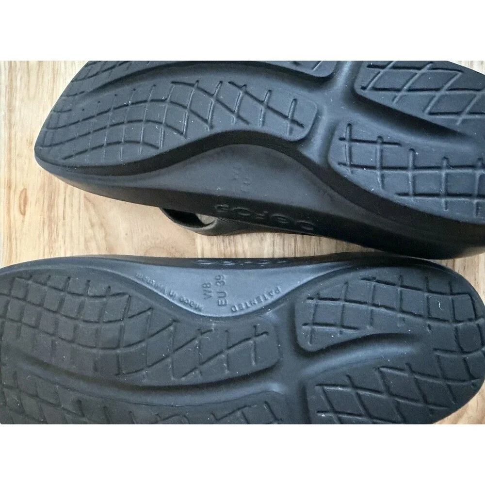Oofos OOlala Recovery Sandals Black Metallic Champagne Gold Flip Flops Womens 8